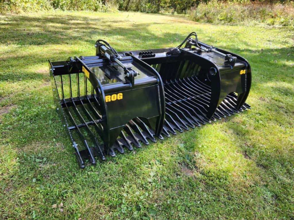 Stinger ROG skid steer rock grapple attachment with dual grapples for handling brush, rocks and demolition debris