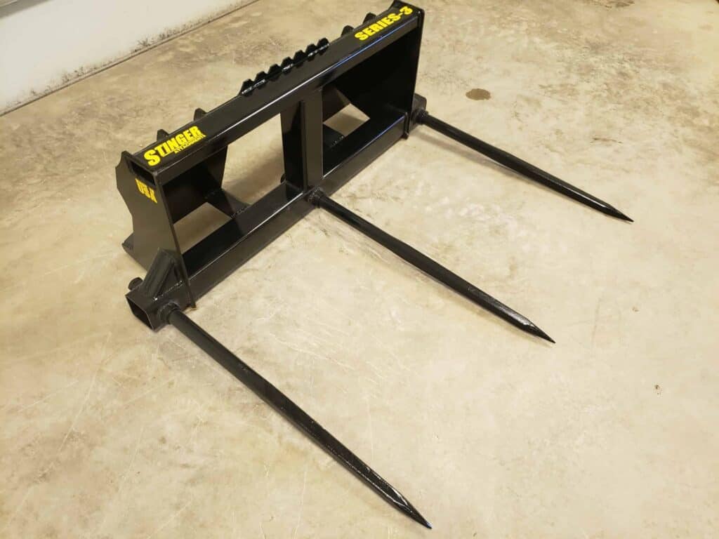 Stinger BS3 skid steer bale spear attachment for handling round hay bales