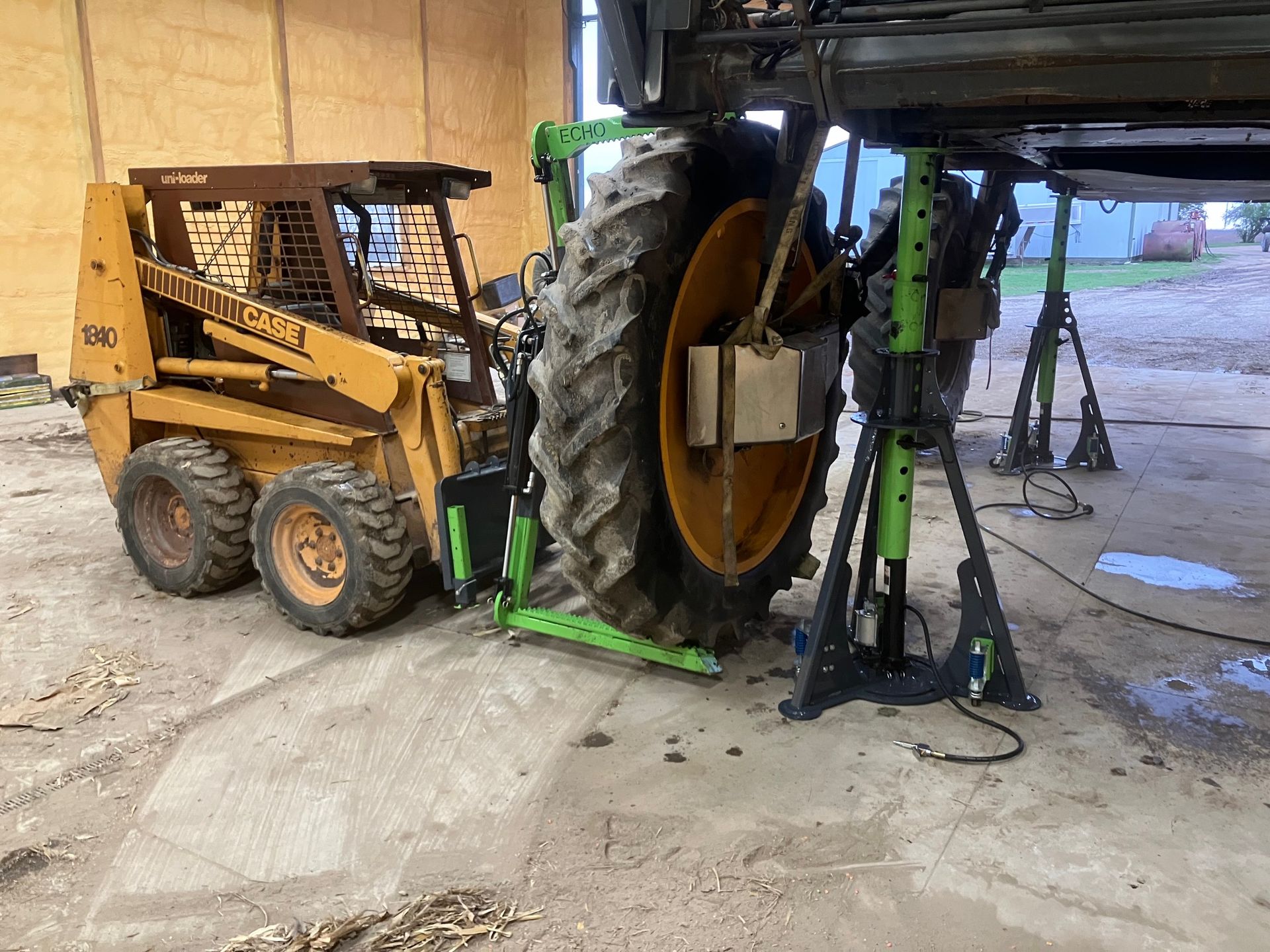 ECHO 20 ton pneumatic jack lifting large agricultural sprayer tire for repair