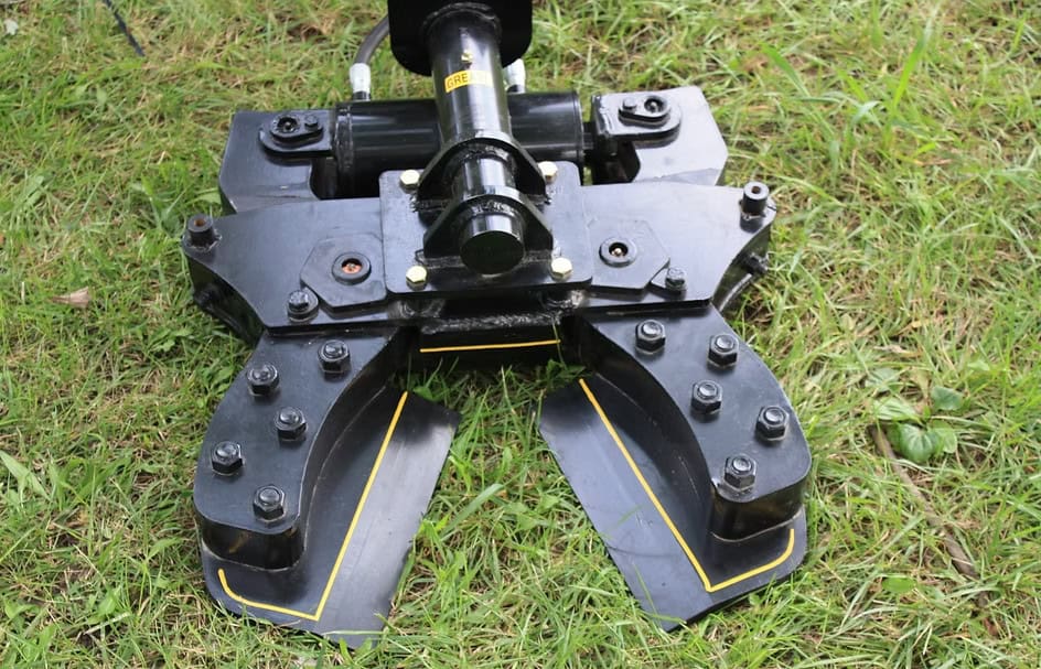 Close up of cutting blades on M&M Hydra Nip 6 and a half foot boom tree shear