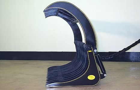 Open grapple claw on M&M Hydra Rake Extreme skid steer brush rake attachment