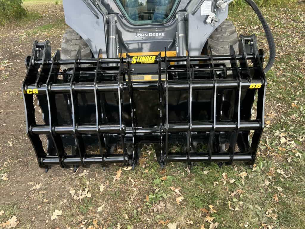 Stinger CC skid steer clam grapple front view showing full width clamping area and evenly spaced lower tines