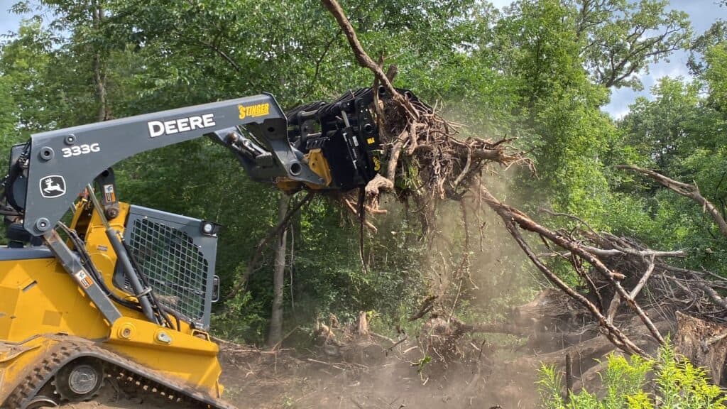 Stinger Attachments | CG Skid Steer Clam Grapple