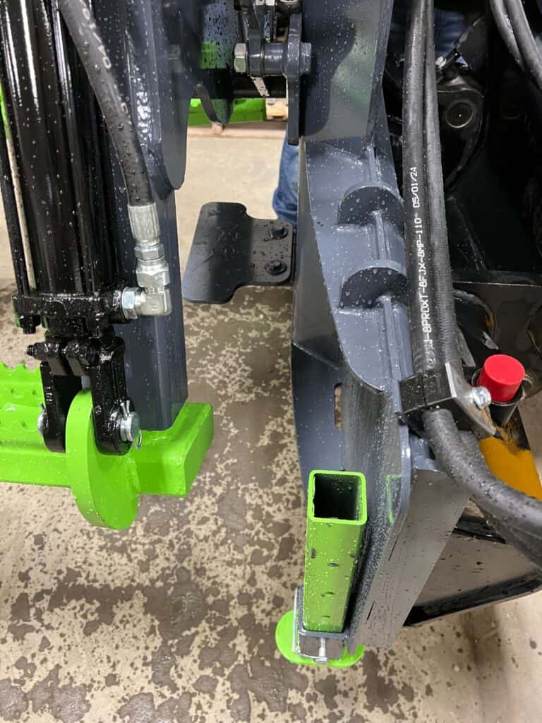 Close up skid steer tire handler showing 8,000 lb spindle and hydraulic rotation system