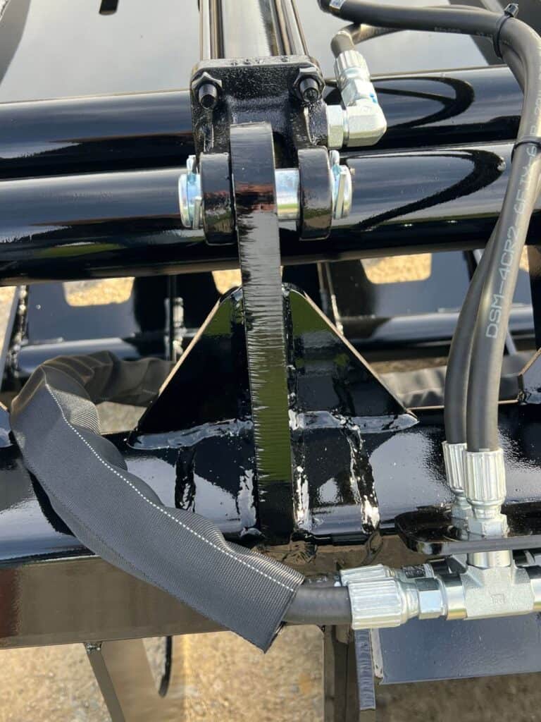 Stinger RTG grapple close up showing hydraulic cylinder mounts and reinforced weld construction