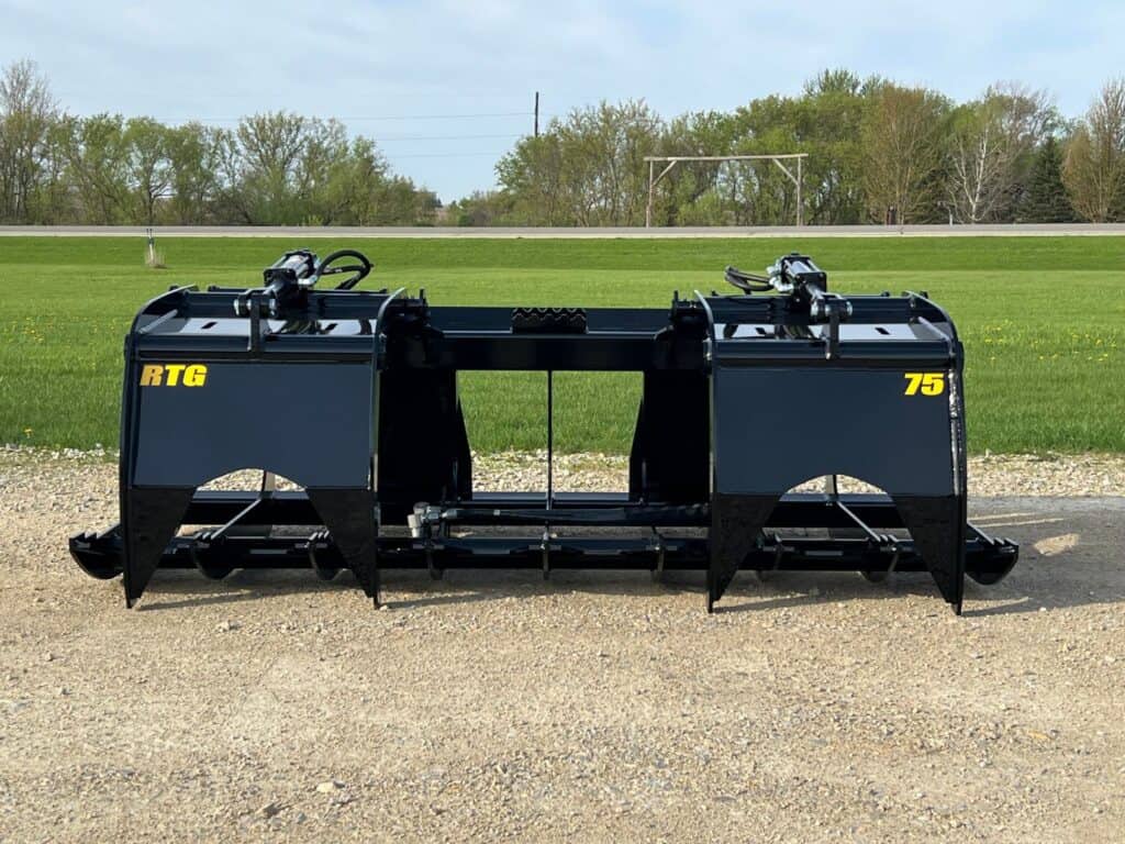 Stinger RTG grapple front view showing full width opening and tine spacing for material handling