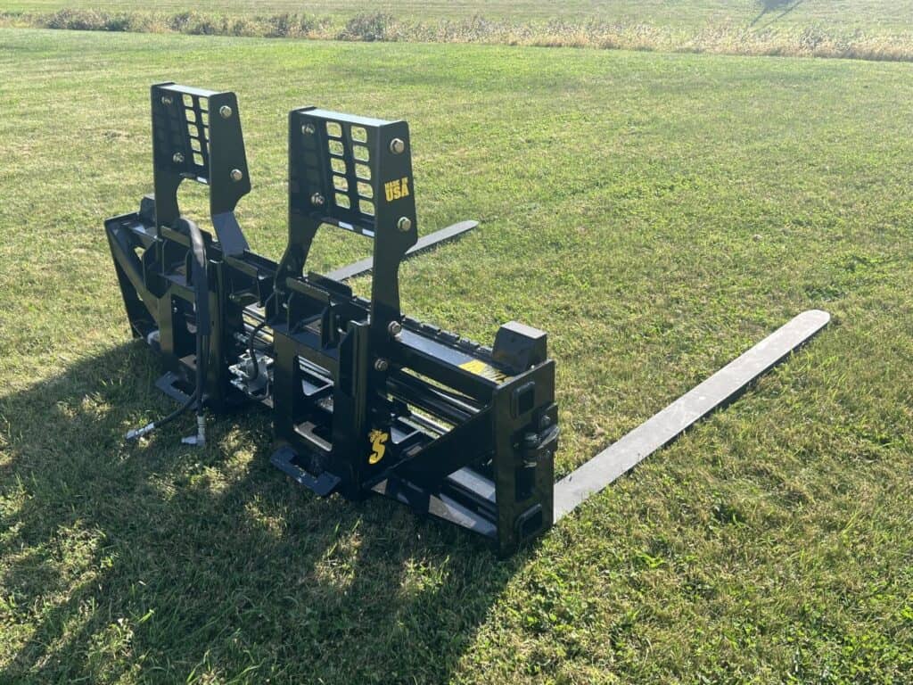 Rear angle view of Stinger PF3H 72 inch hydraulic sliding pallet fork attachment