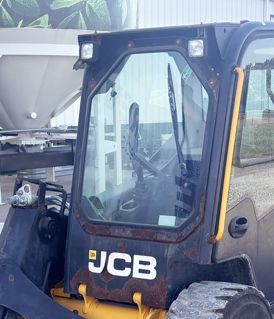 JCB skid steer with the side-wiper windshield configuration installed