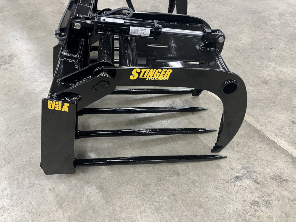 Side view of Stinger manure spear grapple showing hydraulic grapple assembly