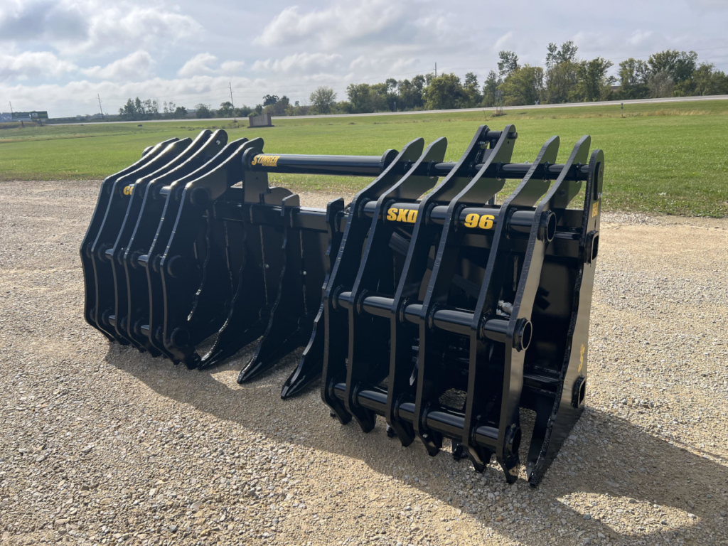 Front angled view of the Stinger Severe Duty Wheel Loader Clam Grapple showing both independently moving grapple sections