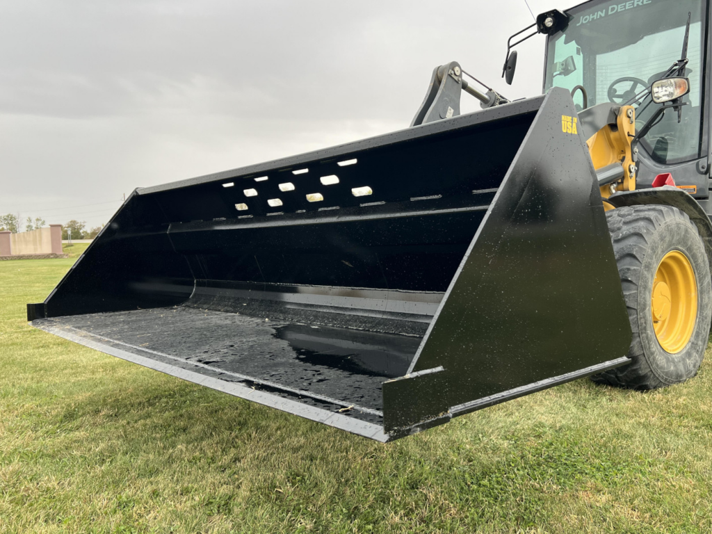 Stinger Attachments | Wheel Loader Snow Bucket