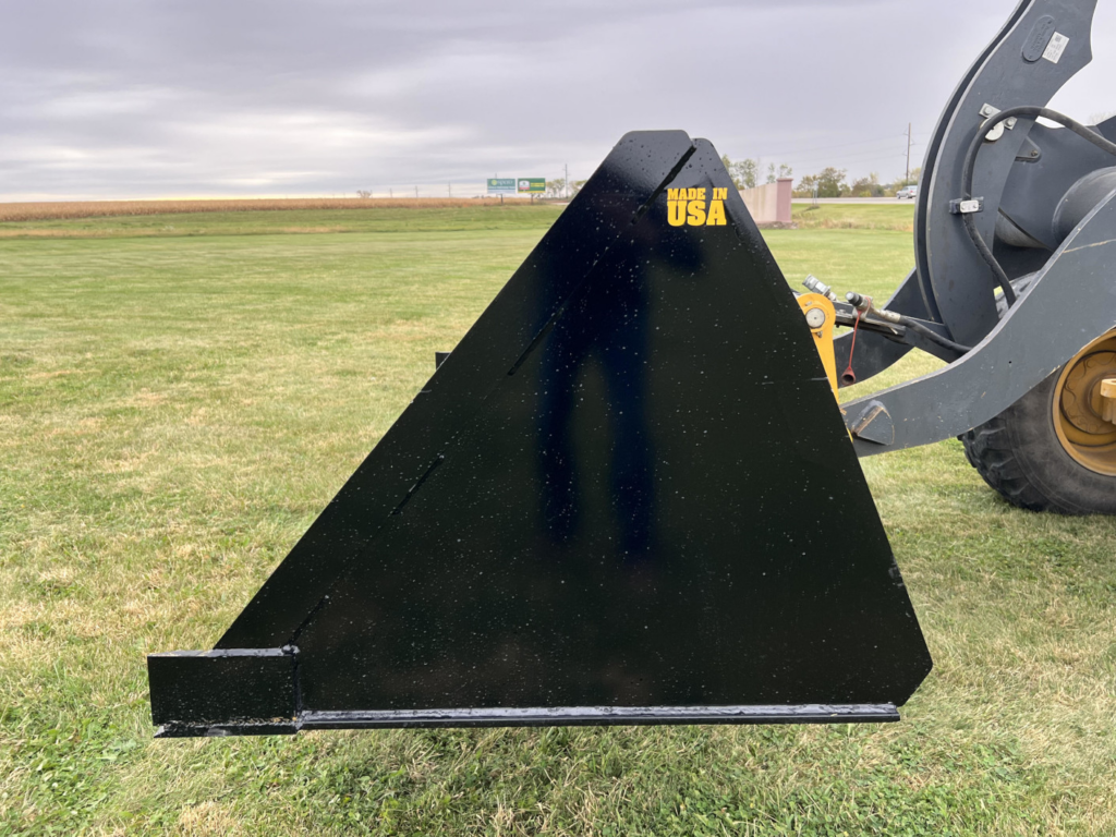 Side profile of the Stinger SNB Wheel Loader Snow Bucket showing the deep bucket shape and reinforced side plate