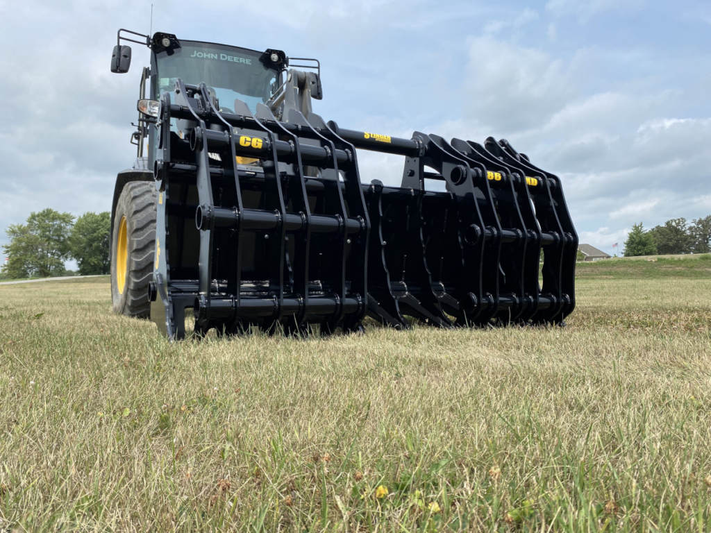 Front angled view of the Stinger Wheel Loader Clam Grapple mounted on a John Deere wheel loader